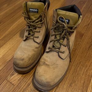 Men’s Thinsulate boots.